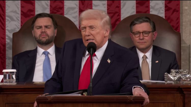 Pres. Trump announces new 401K initiative and pushes to pass ban on congressional stock trading