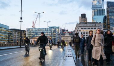 UK Startups Rely on AI and Freelancers as Hiring Costs Rise