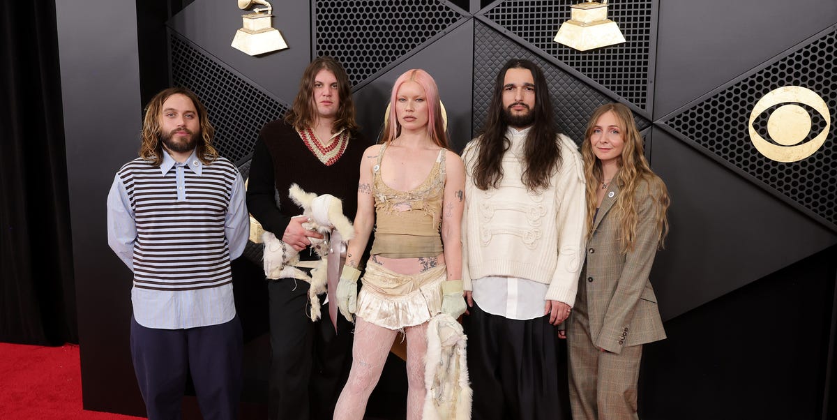 Rhian Teasdale From Wet Leg Wears Gardening Gloves to the 2026 Grammys