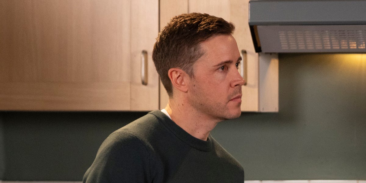 Coronation Street reveals Todd's shock collapse in 25 spoiler pictures