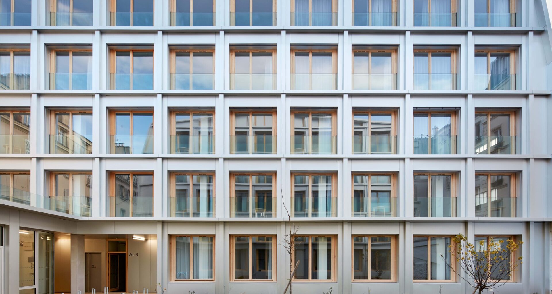 Parking Lot into Social Housing Residence / NZI Architectes