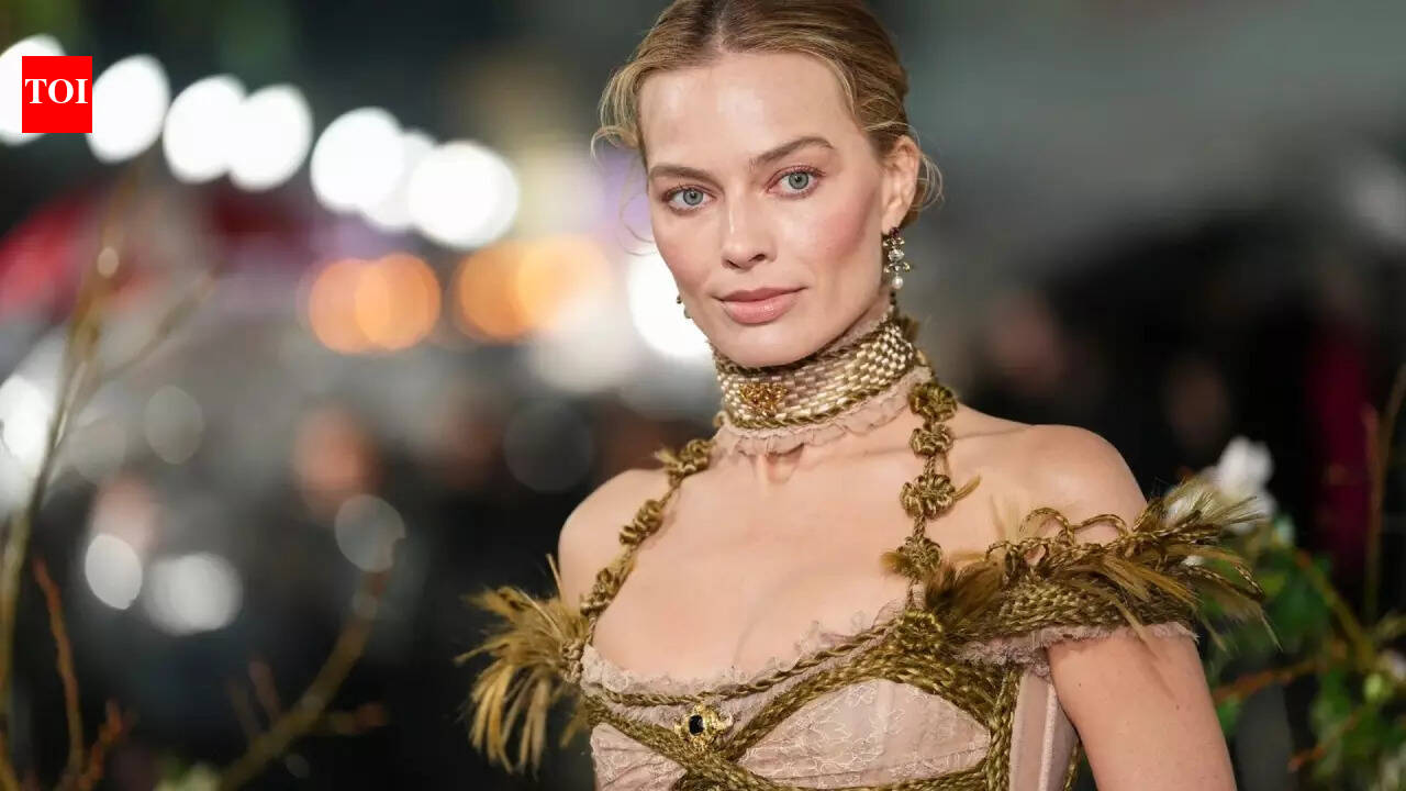 Margot Robbie wears bracelet with Bronte sisters' hair to 'Wuthering Heights' London premiere - PICS |