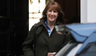 Rachel Reeves warned to relax fiscal rules to avoid 'massively inhibiting UK growth'