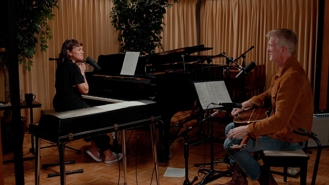 Norah Jones & Joshua Homme - Somethin' Stupid (Live) - YouTube