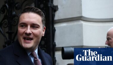 Ministers warned not to copy Wes Streeting’s release of messages with Peter Mandelson | Peter Mandelson