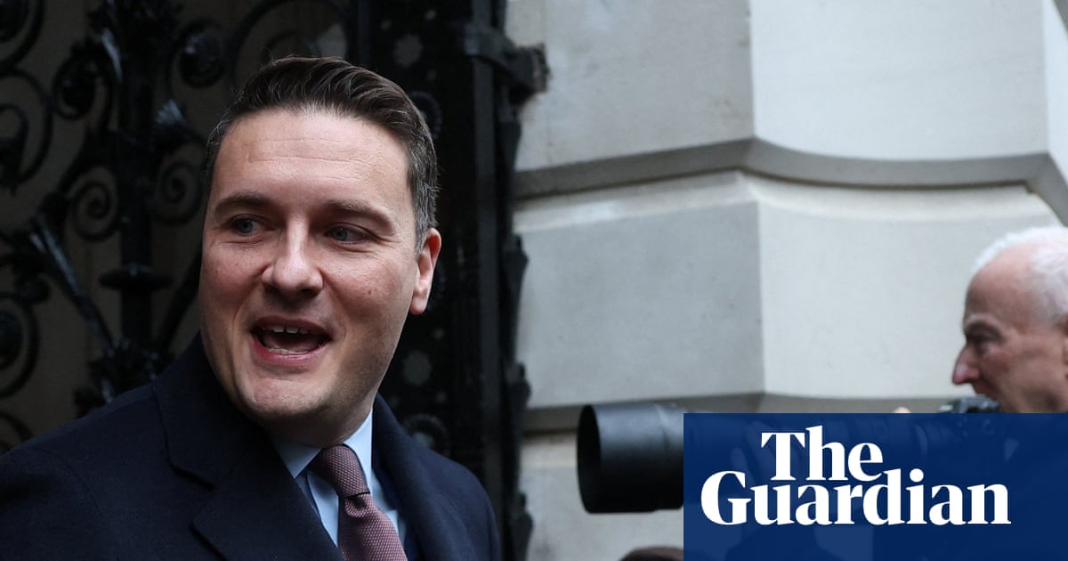 Ministers warned not to copy Wes Streeting’s release of messages with Peter Mandelson | Peter Mandelson