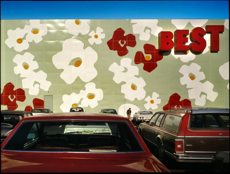 Playful and Ironic: The Legacy of Postmodernist Architecture in the United States - Image 16 of 24