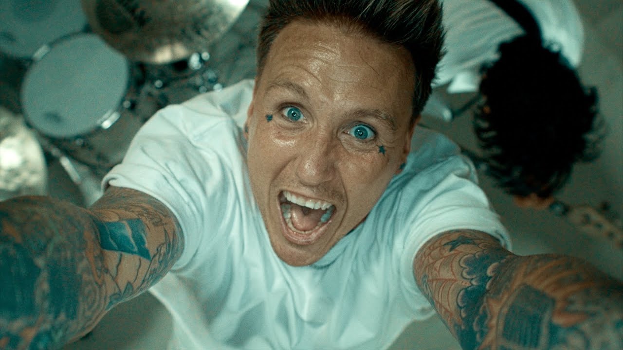 Papa Roach - BRAINDEAD (feat. Toby Morse) [OFFICIAL MUSIC VIDEO] - YouTube
