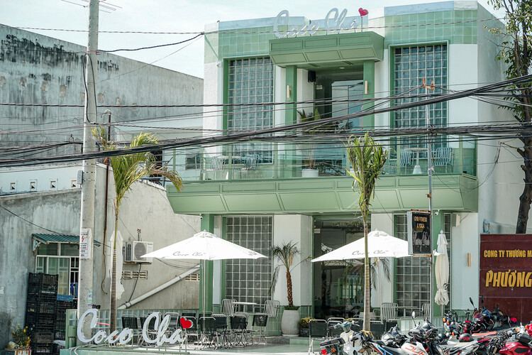 Everyday Heritage: 10 Vietnamese Coffee Shops Reviving Small-Scale Traditional Buildings - Image 11 of 29