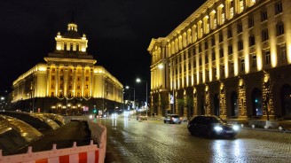 Poco M8 video screengrabs, low light: 1x -  (3840x2160px) - Poco M8 review