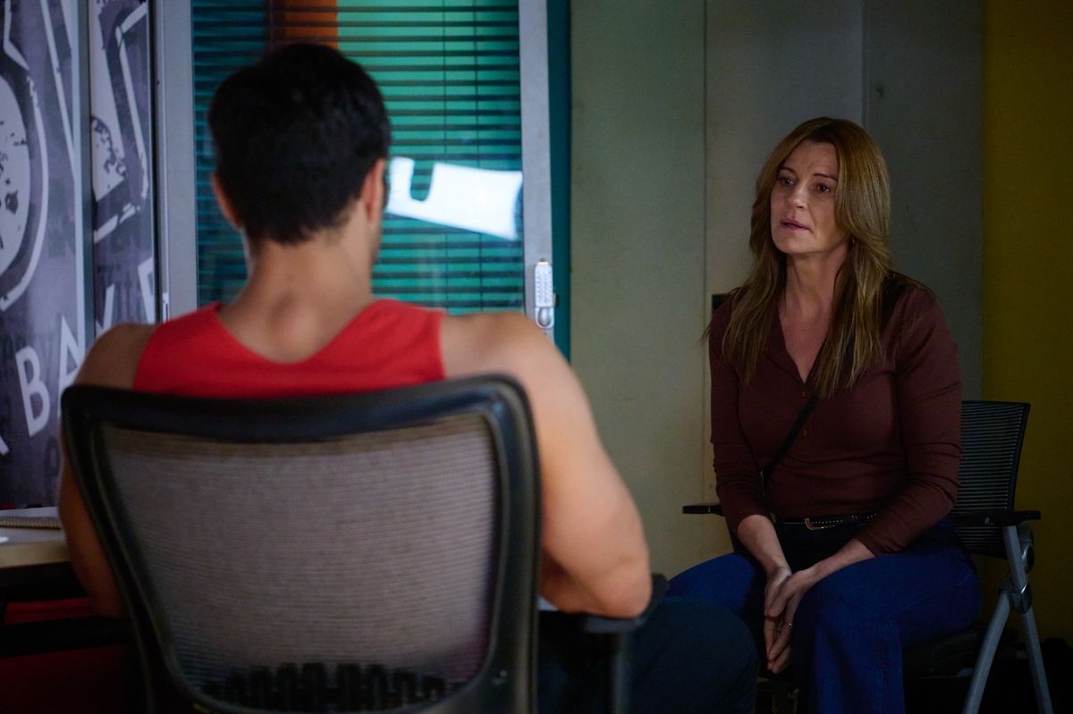 Kerrie tries to bond with Tane