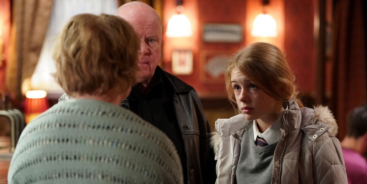 Julie faces a big dilemma over Clare