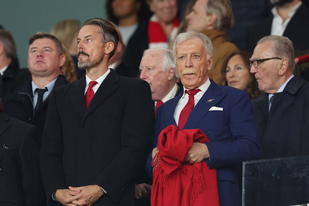 Stan Kroenke and Josh Kroenke during Arsenal's Champions League clash against PSG (Photo by Catherine Ivill - AMA/Getty Images)