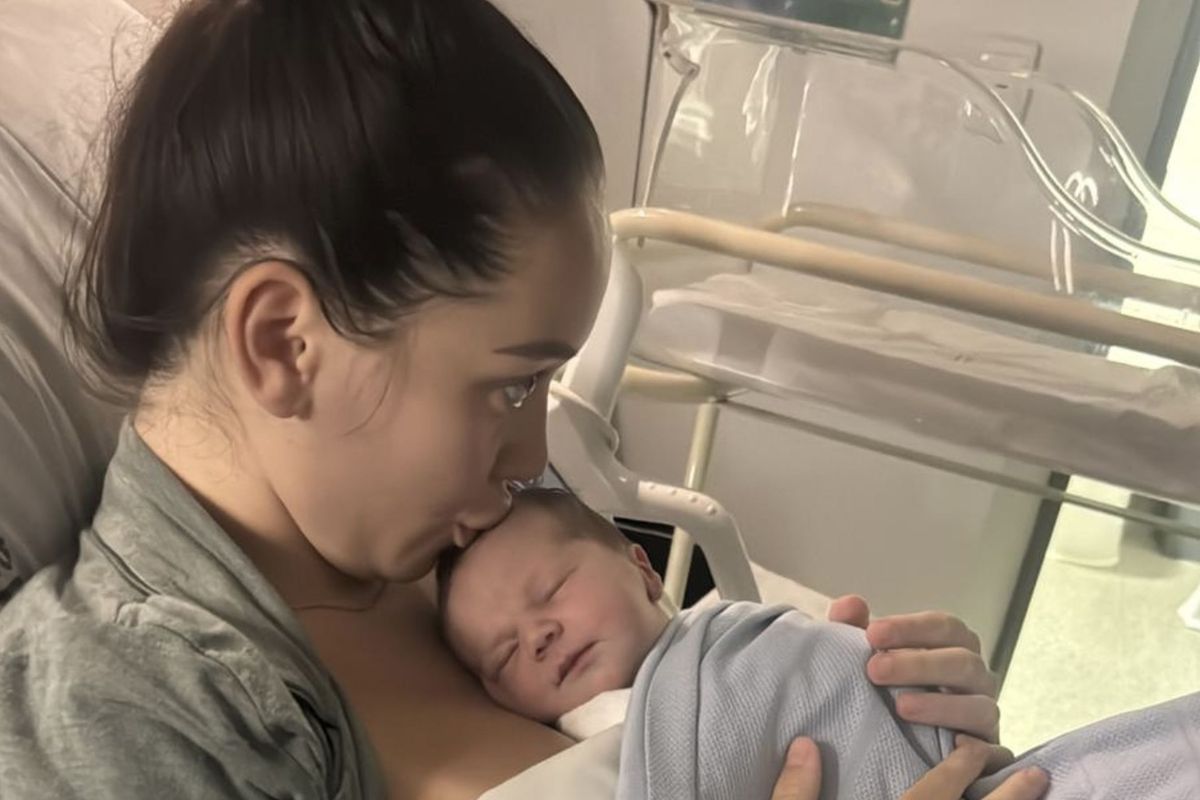 Hattie with her baby girld (Kennedy News and Media)