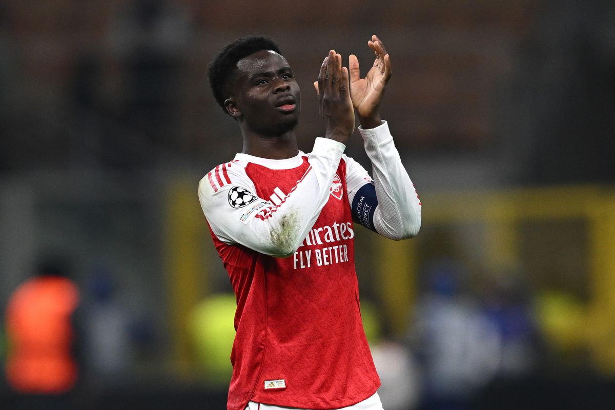 Bukayo Saka claps the fans
