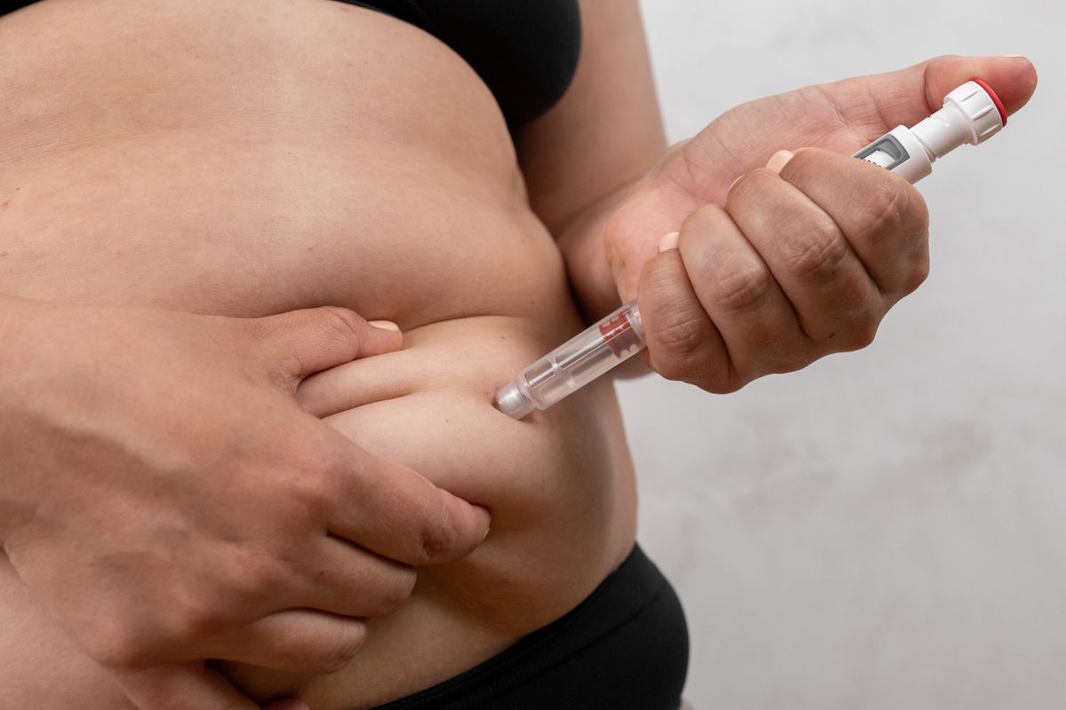 woman taking weight loss jab