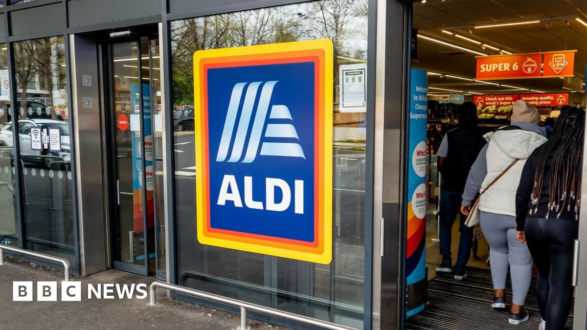 An Aldi storefront with people entering through the doors