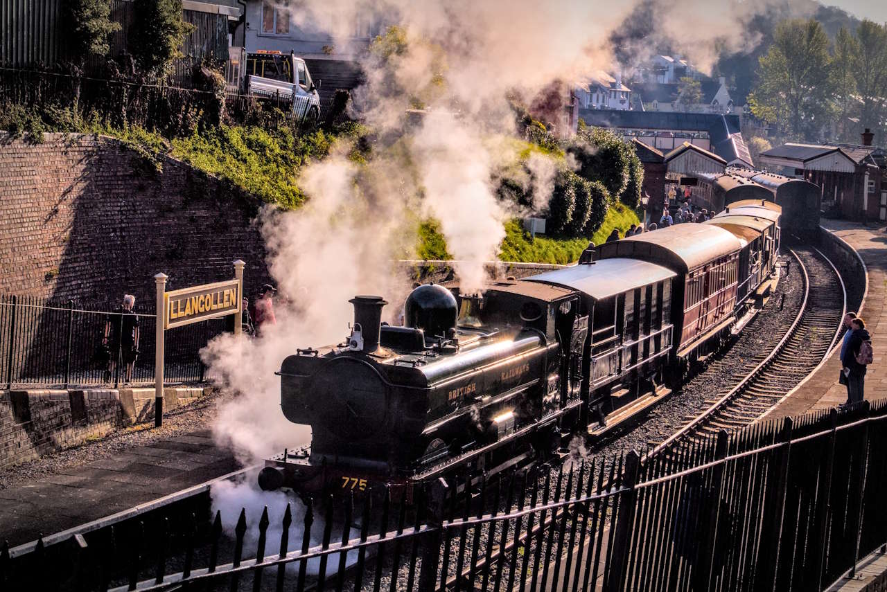 Llangollen's Steam Pannier 7754