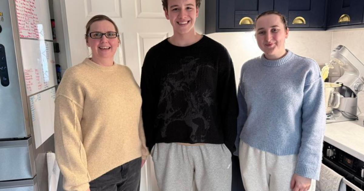 Bella's Bakes makes birthday cake for Coronation Street star