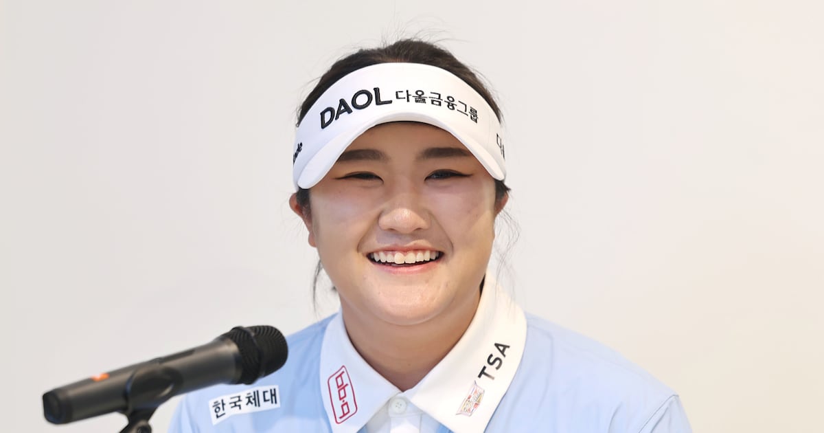 Ryu Hae-ran Trails Leaders by One Stroke at HSBC Championship - 조선일보