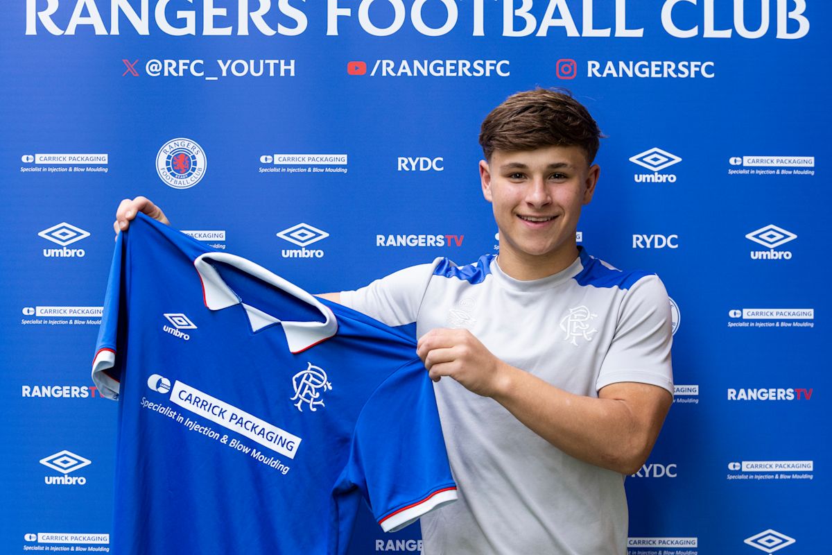 Kyle Glasgow Signs Professional Contract