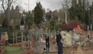 Tonbridge miniature golf course bans phones during half term