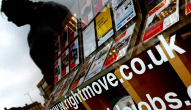 Rightmove to buy back £90m shares as AI fears hit valuation