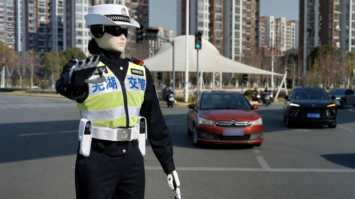 ‘Robocops’ could be patrolling streets in three years