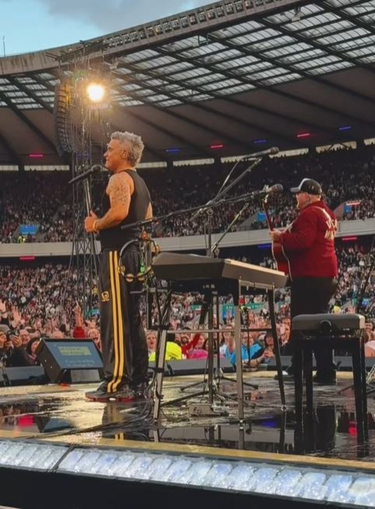 Robbie Williams brought out The Lottery Winners frontman Thom Rylance on stage in Edinburgh