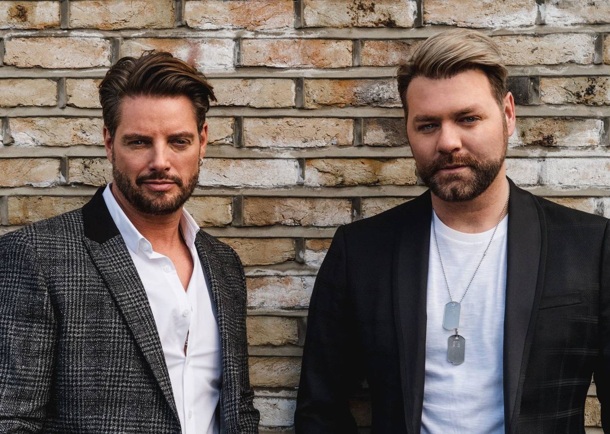 Keith Duffy and Brian McFadden of Boyzlife 