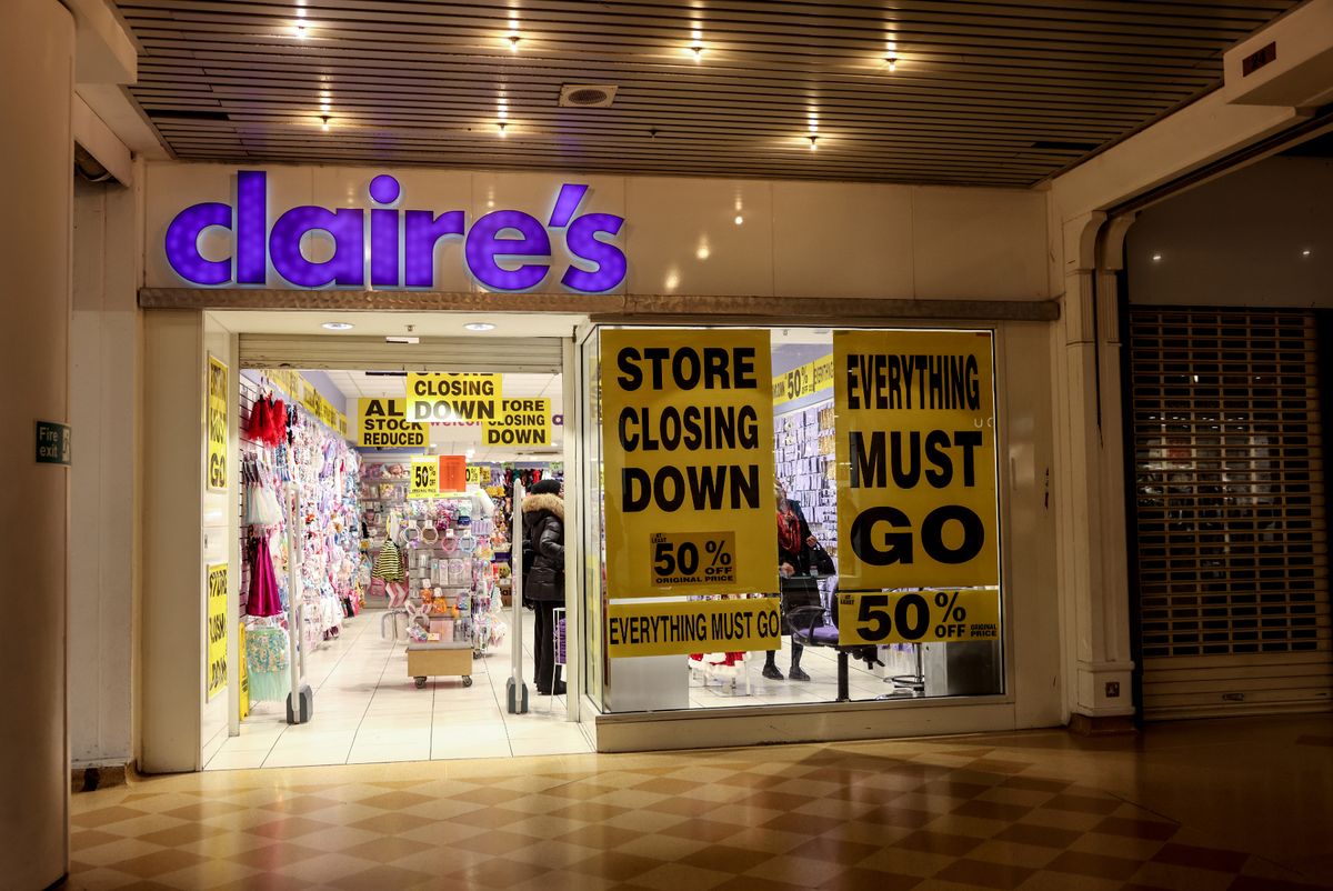 Claire's shop with 'Everything Must Go' sign