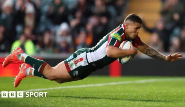 Leicester Tigers player Izaia Parese scoring a try