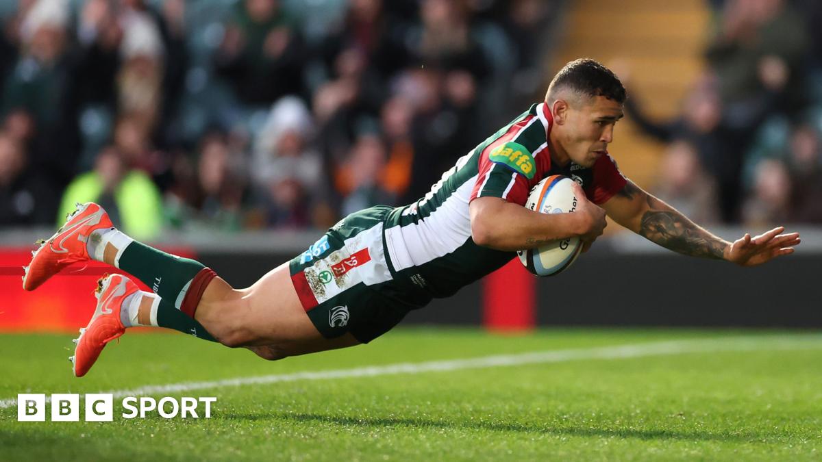 Leicester Tigers player Izaia Parese scoring a try