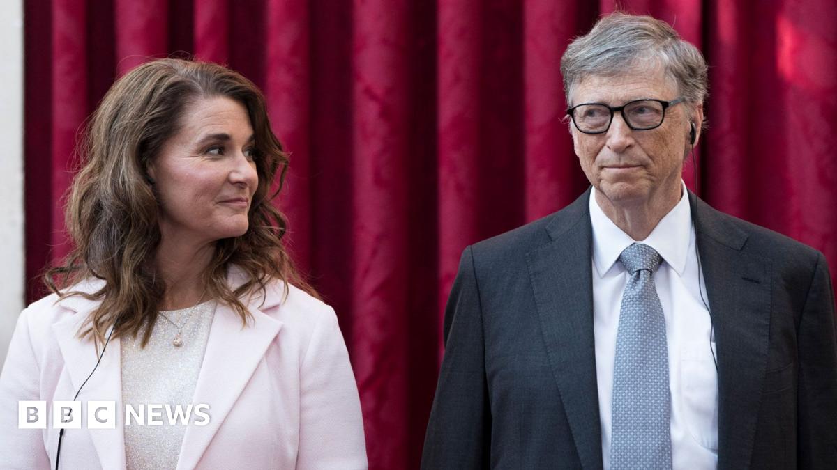 Microsoft co-founder Bill (R) and Melinda Gates stand together before receiving the Commander of the Legion of Honour title at the Elysee Palace in Paris on April 21, 2017.