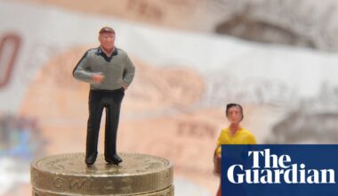 UK’s gender pay gap ‘won’t close for 30 years’ at current rates | Gender pay gap