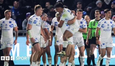 Toulouse Olympique celebrate Olly Ashall-Bott's try against Wakefield Trinity