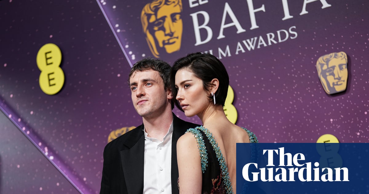 Baftas 2026 red carpet: a kiss for Paul Mescal, Chase Infiniti, Teyana Taylor and bear fashion – in pictures - The Guardian