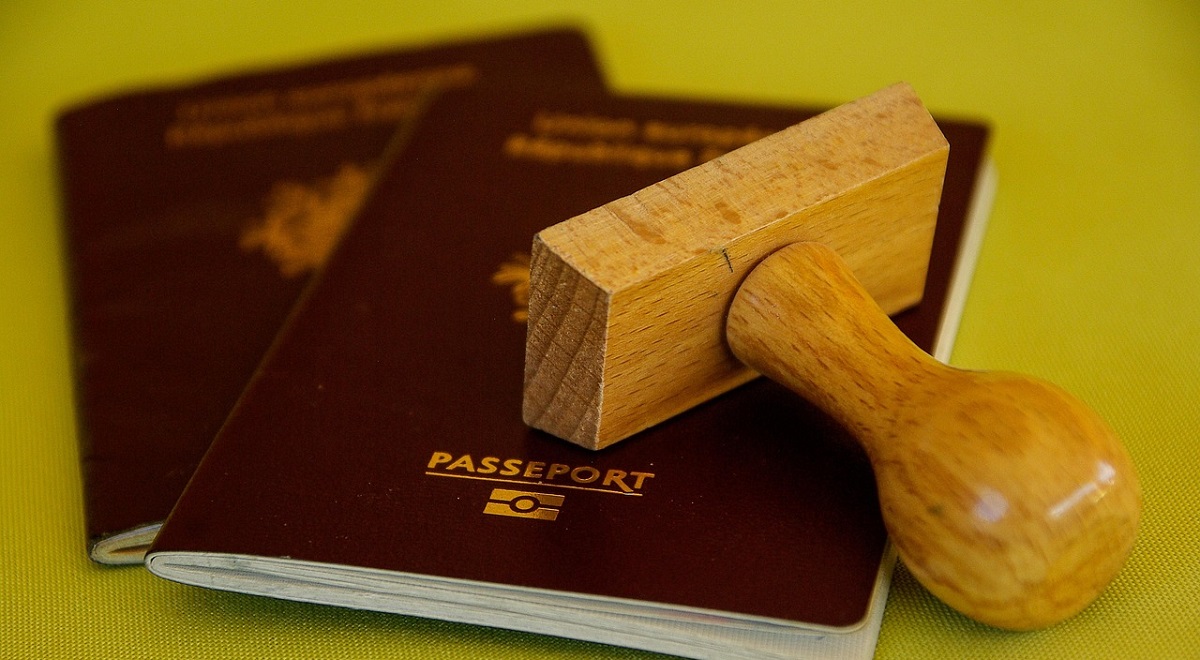 The changes also affect Poles with dual citizenship. When returning from Poland to the United Kingdom, they cannot use only a Polish passport at the British border and need a British passport.