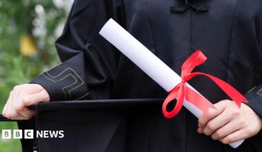 Cheltenham teacher who lied about Cambridge degree banned - BBC