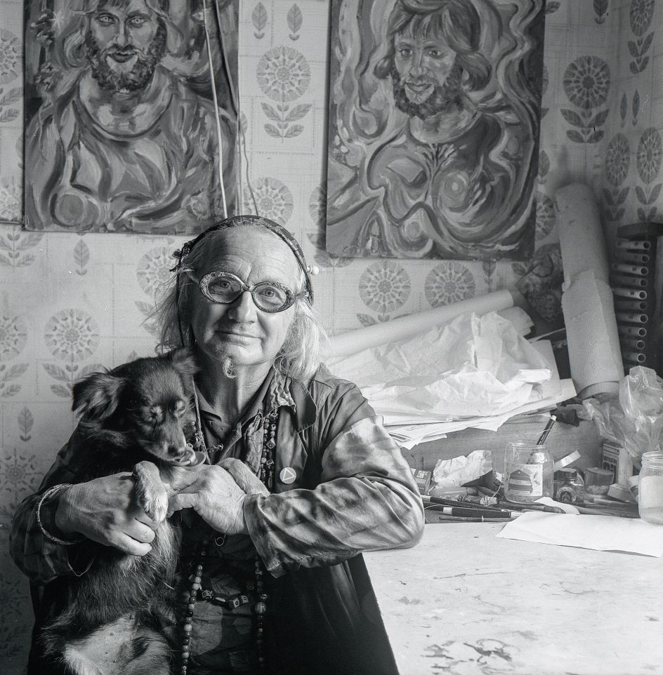 Harold the Kangaroo, painter, with his dog Captain Beefheart, Sewardstone Road 1978 © Joyce Edwards