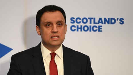 Scottish Labour leader calls for Keir Starmer to resign as PM – video