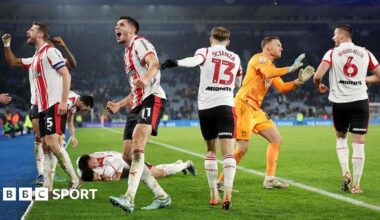 Southampton players celebrate after scoring a late winner at Leicester City