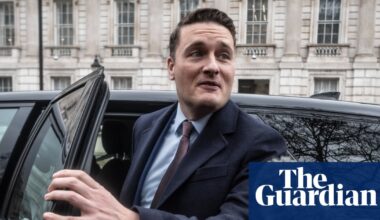Streeting still ready to challenge Starmer despite show of unity, allies say | Wes Streeting