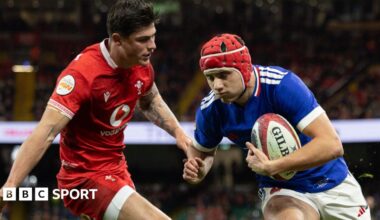 France wing Louis Bielle-Biarrey scores with Wales Louis Rees-Zammit next to him