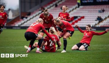 Manchester United players in a group huddle