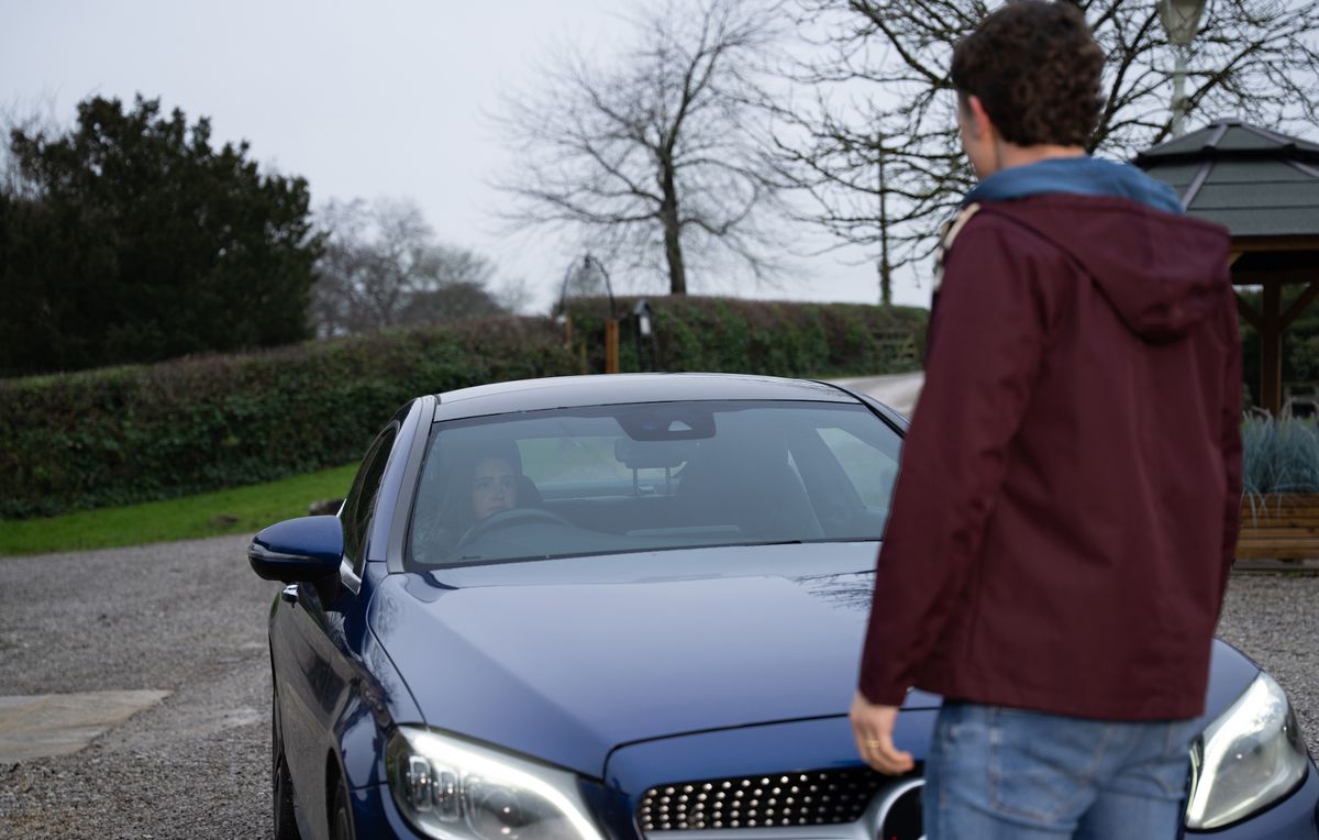 Jacob’s furious to catch his wife in his boss’ car