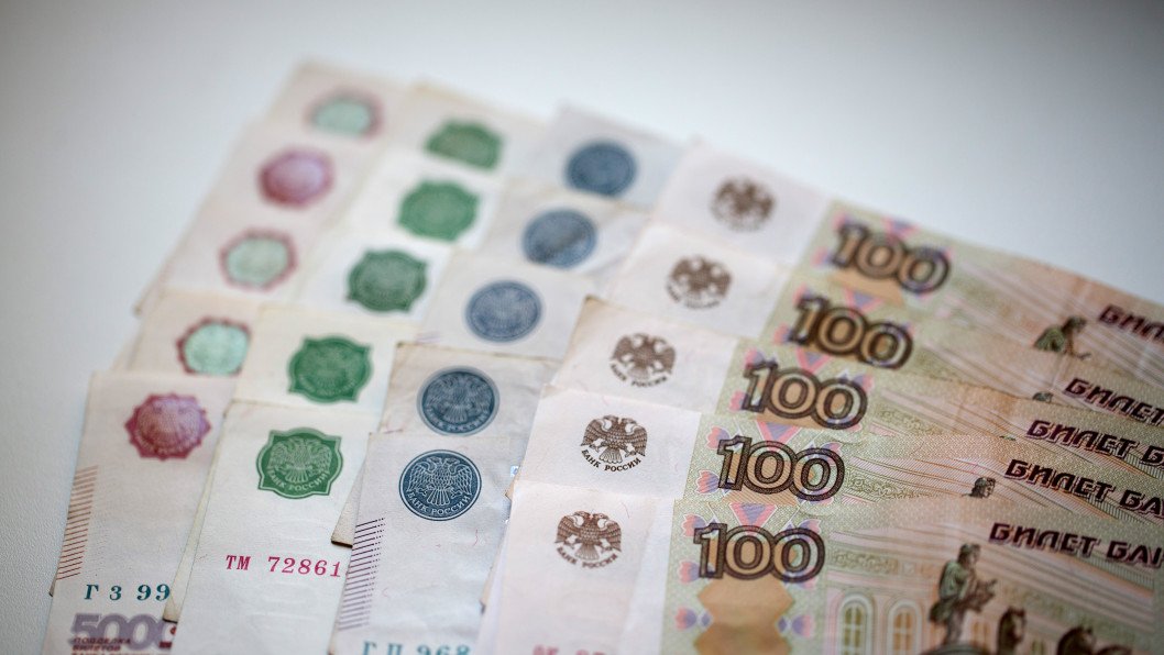 Russia’s Economy “Entering Its Worst Crisis in Decades,” Says Ukrainian Intelligence