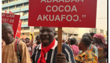 Cocoa farmers picket at COCOBOD over fallen prices