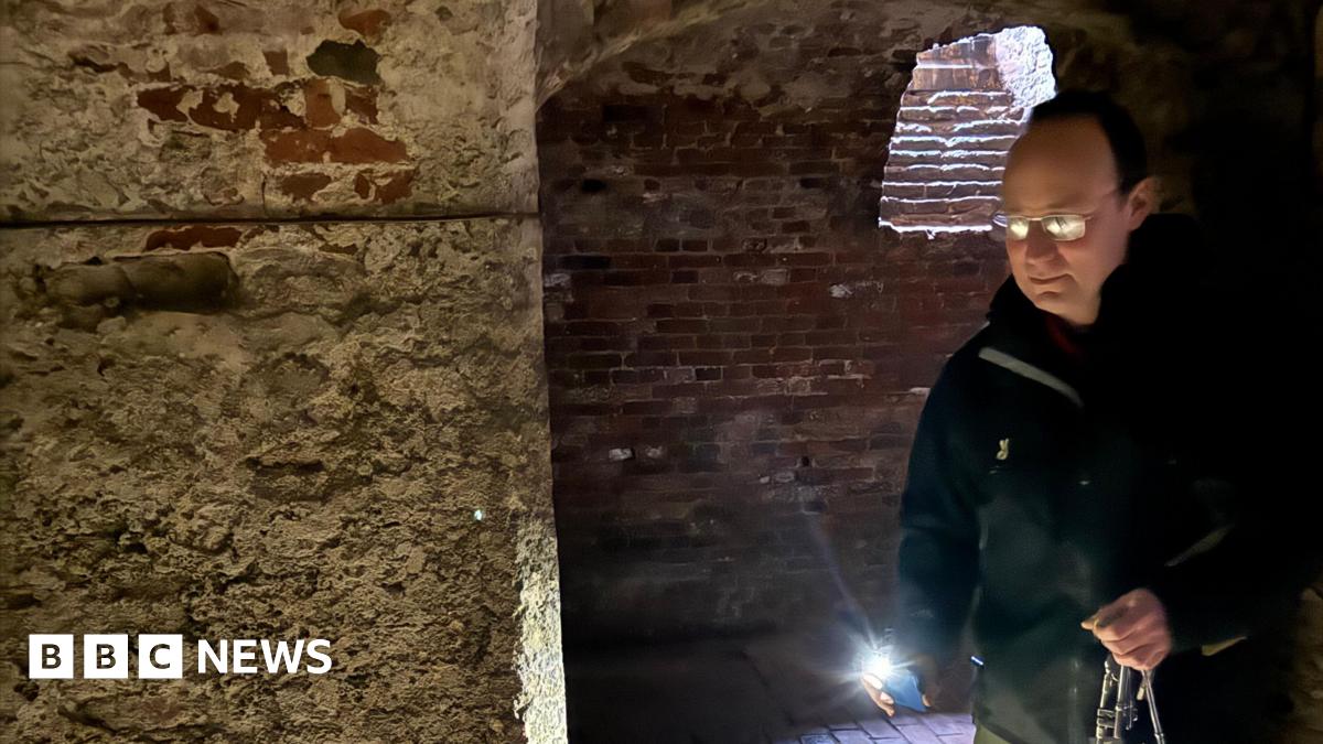 A composite image of the front pages of the Sunday Times and the Observer on 8 February 2026