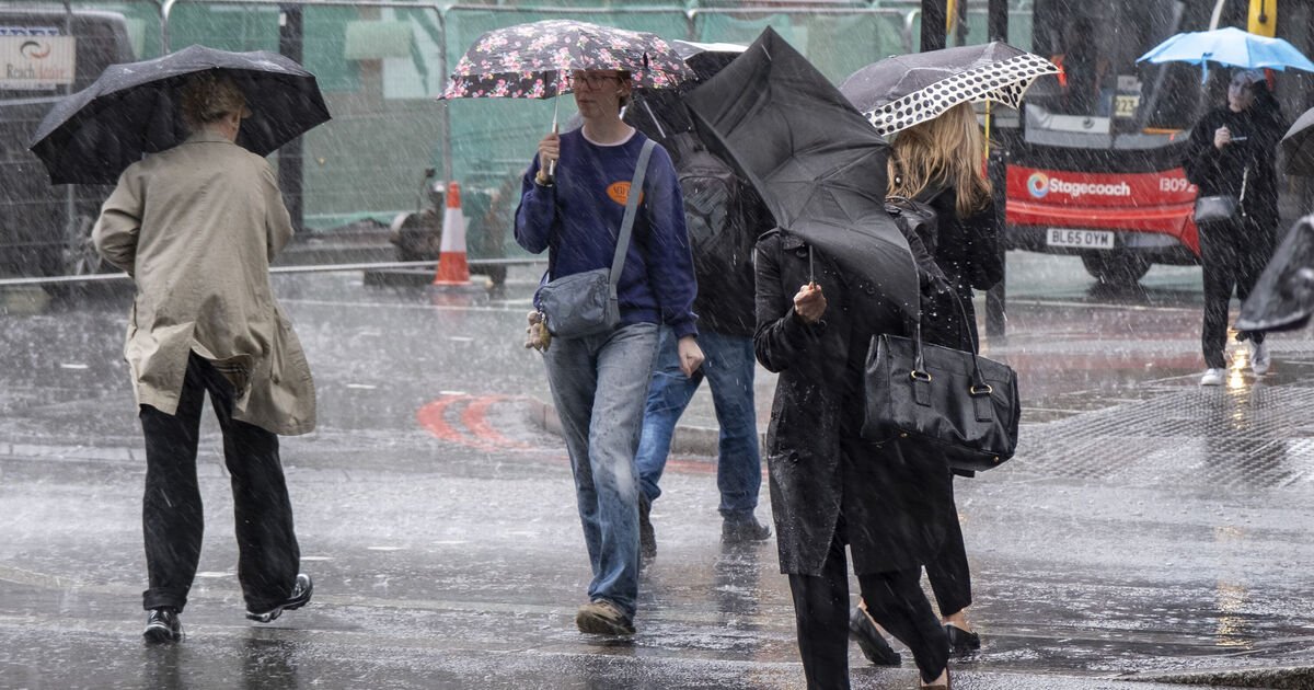 Households told ‘turn off gas, electricity and water’ as red warnings issued | Weather | News